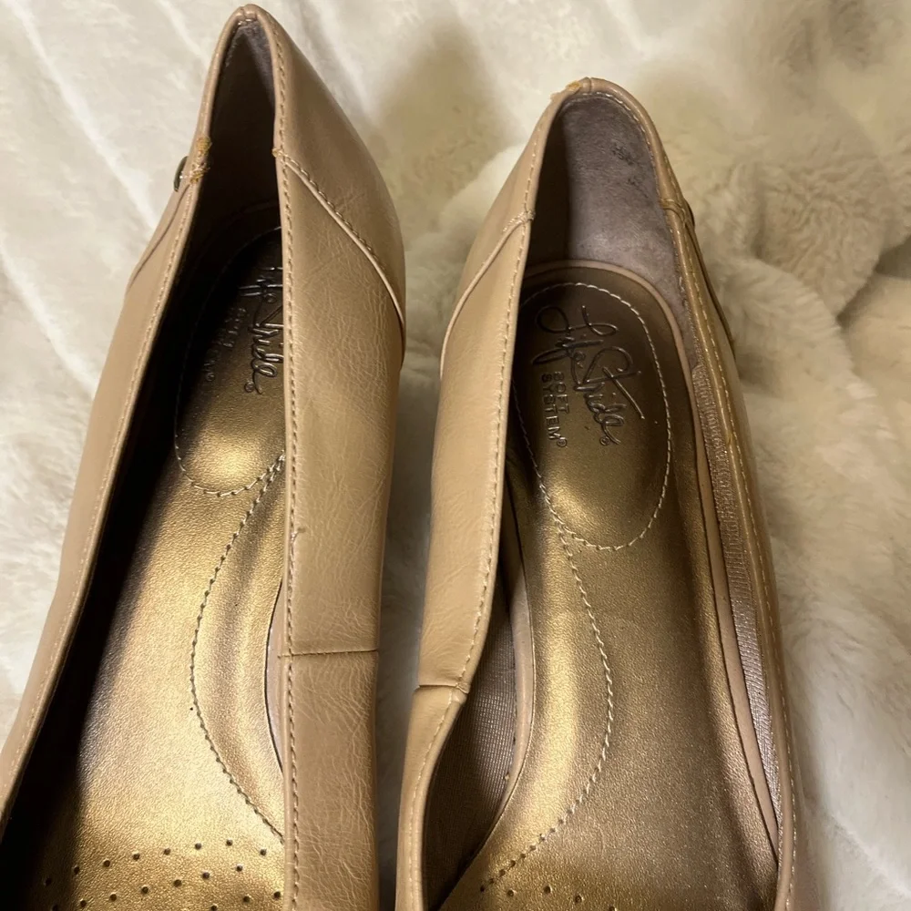Lifestride Flex Spark 10M Nude Leather Kitten Wedge Workwear Office Summer Work